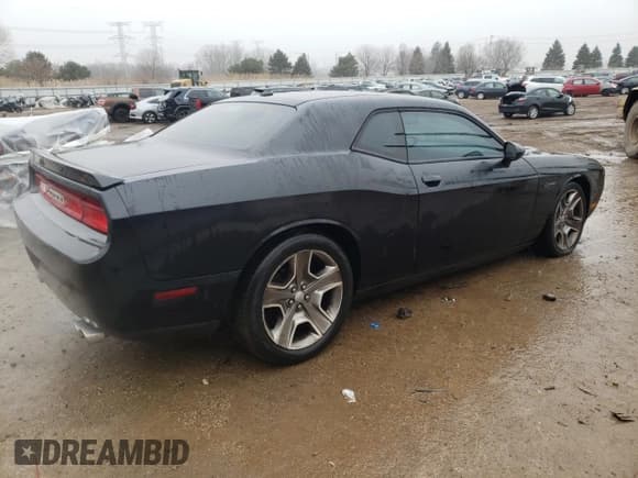 ✅ 2013 Dodge Challenger R/T • VIN: 2C3CDYBT2DH612455 • Lot: 43289095. Wystawiony na Copart z przebiegiem 88 532 mil. Bezpłatny archiwum sprzedaży aukcyjnych z USA i szczegółowy raport historii pojazdu na DreamBid. Zdjęcie 3.