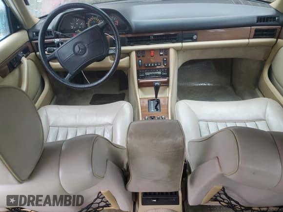 ✅ 1986 Mercedes-Benz 420 SEL • VIN: WDBCA35D7GA275231 • Lot: 68381924. Wystawiony na Copart z przebiegiem 239 977 mil. Bezpłatny archiwum sprzedaży aukcyjnych z USA i szczegółowy raport historii pojazdu na DreamBid. Zdjęcie 8.