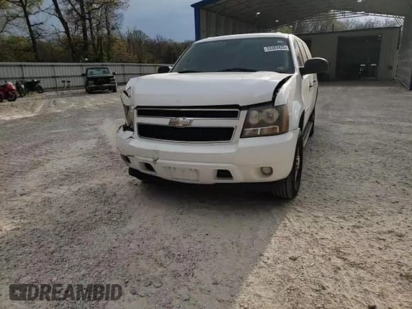 ✅ 2008 Chevrolet Suburban Commercial • VIN: 3GNGK26K58G254718 • Lot: 53383425. Wystawiony na Copart z przebiegiem 146 068 mil. Bezpłatny archiwum sprzedaży aukcyjnych z USA i szczegółowy raport historii pojazdu na DreamBid. Zdjęcie 12.