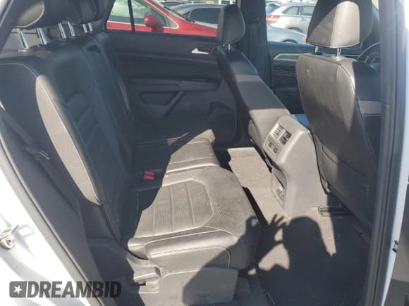 ✅ 2020 Volkswagen Atlas SEL Premium R-Line • VIN: 1V2TE2CA2LC227786 • Лот: 51615995. Опубликован ранее на Copart с пробегом 131 519 миль. Бесплатный доступ к архиву аукционных продаж из США и подробный отчёт об истории автомобиля на DreamBid. Изображение 10.