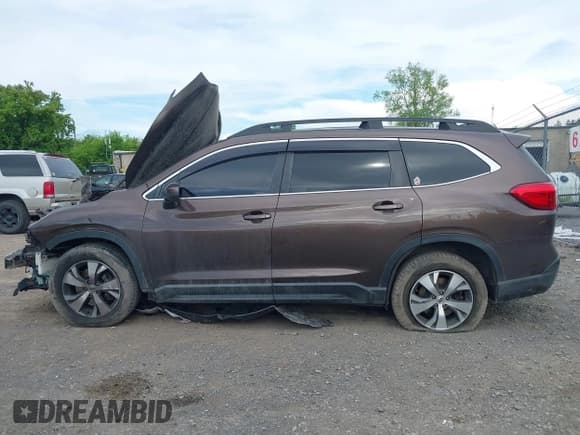 ✅ 2019 Subaru Ascent Premium • VIN: 4S4WMAFD6K3431745 • Lot: 42269721. Listed on IAAI with 131,343 mi. Free auction sales archive from the USA and detailed vehicle history report at DreamBid. Image 14.
