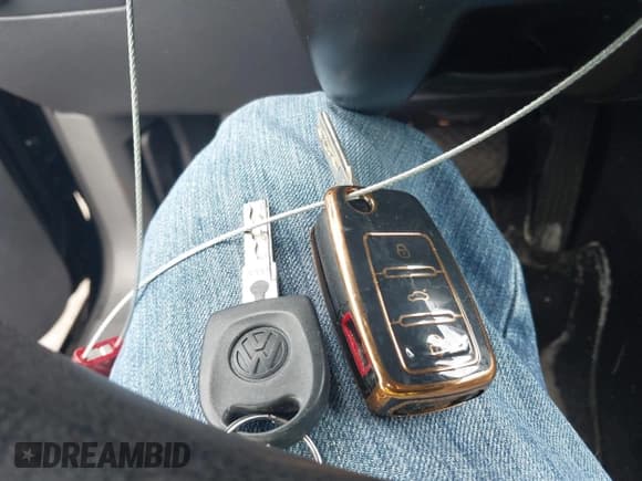 ✅ 2008 Volkswagen Rabbit S • VIN: WVWDB71K58W261525 • Lot: 41555989. Listed on IAAI with 100,050 mi. Free auction sales archive from the USA and detailed vehicle history report at DreamBid. Image 11.