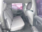 ✅ 2017 Toyota Tacoma SR5 • VIN: 5TFCZ5ANXHX068285 • Lot: 43492750. Wystawiony na IAAI z przebiegiem 103 976 mil. Bezpłatny archiwum sprzedaży aukcyjnych z USA i szczegółowy raport historii pojazdu na DreamBid. Zdjęcie 8.