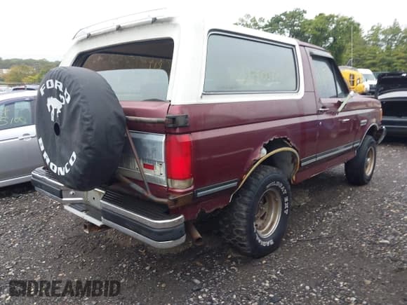 ✅ 1989 Ford Bronco • VIN: 1FMEU15H4KLA31618 • Lot: 43315615. Listed on IAAI with Not provided. Free auction sales archive from the USA and detailed vehicle history report at DreamBid. Image 4.