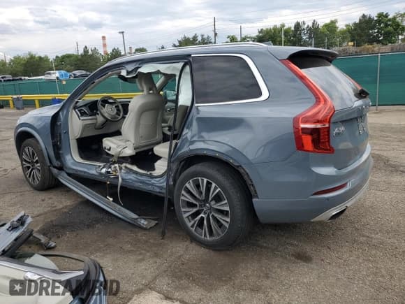 ✅ 2021 Volvo XC90 Momentum • VIN: YV4102CKXM1738351 • Лот: 65900165. Опубликован ранее на Copart с пробегом 51 442 миль. Бесплатный доступ к архиву аукционных продаж из США и подробный отчёт об истории автомобиля на DreamBid. Изображение 2.