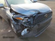 ✅ 2023 Toyota Corolla Cross LE • VIN: 7MUCAABG5PV045801 • Lot: 43504678. Wystawiony na IAAI z przebiegiem 24 996 mil. Bezpłatny archiwum sprzedaży aukcyjnych z USA i szczegółowy raport historii pojazdu na DreamBid. Zdjęcie 6.