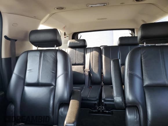 ✅ 2007 Chevrolet Suburban LTZ • VIN: 3GNFK16367G299552 • Lot: 75533084. Wystawiony na Copart z przebiegiem 180 783 mil. Bezpłatny archiwum sprzedaży aukcyjnych z USA i szczegółowy raport historii pojazdu na DreamBid. Zdjęcie 10.