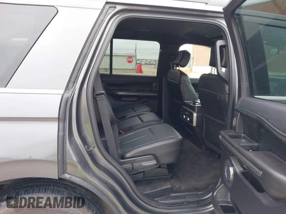 ✅ 2018 Ford Expedition XLT • VIN: 1FMJU1HT6JEA58918 • Lot: 41949055. Listed on IAAI with 65,674 mi. Free auction sales archive from the USA and detailed vehicle history report at DreamBid. Image 8.