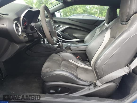 ✅ 2018 Chevrolet Camaro 1SS • VIN: 1G1FE1R75J0185061 • Лот: 62646465. Опубликован ранее на Copart с пробегом 23 067 миль. Бесплатный доступ к архиву аукционных продаж из США и подробный отчёт об истории автомобиля на DreamBid. Изображение 7.