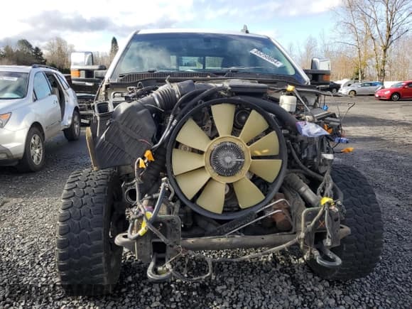 ✅ 2017 GMC Sierra 2500HD SLT • VIN: 1GT12TEY6HF226566 • Lot: 85250664. Wystawiony na Copart z przebiegiem 167 471 mil. Bezpłatny archiwum sprzedaży aukcyjnych z USA i szczegółowy raport historii pojazdu na DreamBid. Zdjęcie 5.