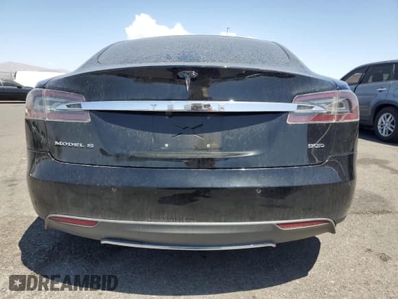✅ 2015 Tesla Model S 85D • VIN: 5YJSA1E20FF105704 • Лот: 63595755. Опубликован ранее на Copart с пробегом 97 827 миль. Бесплатный доступ к архиву аукционных продаж из США и подробный отчёт об истории автомобиля на DreamBid. Изображение 6.