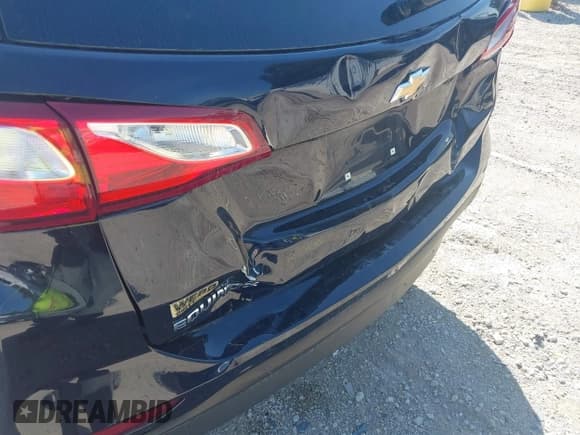 ✅ 2020 Chevrolet Equinox LS • VIN: 3GNAXHEV9LS700171 • Lot: 43246214. Wystawiony na IAAI z przebiegiem 31 532 mil. Bezpłatny archiwum sprzedaży aukcyjnych z USA i szczegółowy raport historii pojazdu na DreamBid. Zdjęcie 6.