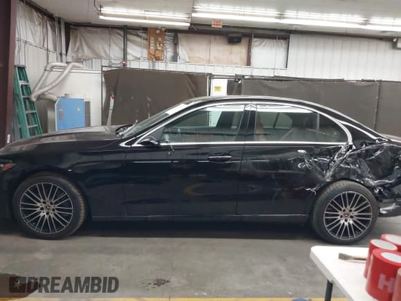 ✅ 2025 Mercedes-Benz C 300 • VIN: W1KAF4GBXSR257799 • Лот: 43321090. Опубликован ранее на IAAI с пробегом 8 827 миль. Бесплатный доступ к архиву аукционных продаж из США и подробный отчёт об истории автомобиля на DreamBid. Изображение 14.