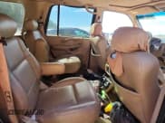 ✅ 2002 Ford Expedition Eddie Bauer • VIN: 1FMRU17L72LA41983 • Lot: 84608035. Wystawiony na Copart z przebiegiem Nie podano. Bezpłatny archiwum sprzedaży aukcyjnych z USA i szczegółowy raport historii pojazdu na DreamBid. Zdjęcie 10.