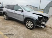 ✅ 2019 Jeep Cherokee Latitude • VIN: 1C4PJLCBXKD325891 • Lot: 86310755. Wystawiony na Copart z przebiegiem 69 985 mil. Bezpłatny archiwum sprzedaży aukcyjnych z USA i szczegółowy raport historii pojazdu na DreamBid. Zdjęcie 4.