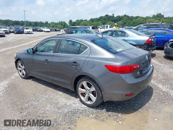 ✅ 2013 Acura ILX Technology • VIN: 19VDE1F78DE005286 • Lot: 42738521. Listed on IAAI with 124,977 mi. Free auction sales archive from the USA and detailed vehicle history report at DreamBid. Image 3.