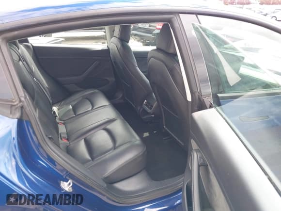 ✅ 2021 Tesla Model 3 Standard Range Plus • VIN: 5YJ3E1EA1MF094693 • Lot: 42083700. Wystawiony na IAAI z przebiegiem 79 222 mil. Bezpłatny archiwum sprzedaży aukcyjnych z USA i szczegółowy raport historii pojazdu na DreamBid. Zdjęcie 8.