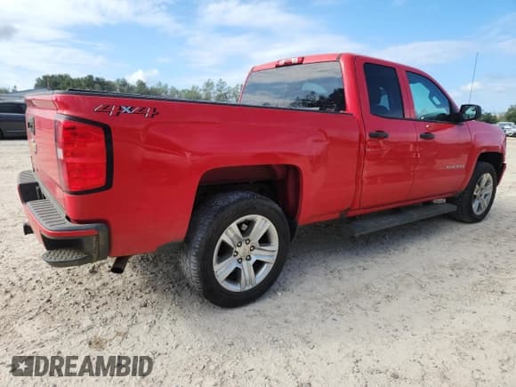 ✅ 2018 Chevrolet Silverado 1500 Custom • VIN: 1GCVKPEC3JZ217082 • Лот: 84786065. Опубликован ранее на Copart с пробегом 128 562 миль. Бесплатный доступ к архиву аукционных продаж из США и подробный отчёт об истории автомобиля на DreamBid. Изображение 3.