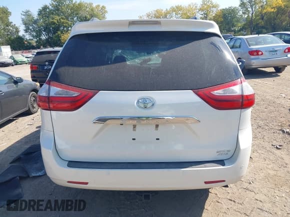 ✅ 2017 Toyota Sienna XLE • VIN: 5TDDZ3DC1HS152732 • Lot: 43352681. Listed on IAAI with 186,860 mi. Free auction sales archive from the USA and detailed vehicle history report at DreamBid. Image 16.