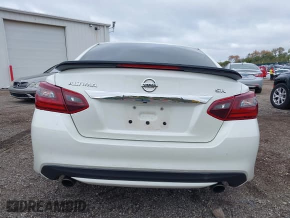✅ 2017 Nissan Altima SR • VIN: 1N4AL3AP4HC288212 • Lot: 43491656. Listed on IAAI with 85,720 mi. Free auction sales archive from the USA and detailed vehicle history report at DreamBid. Image 15.