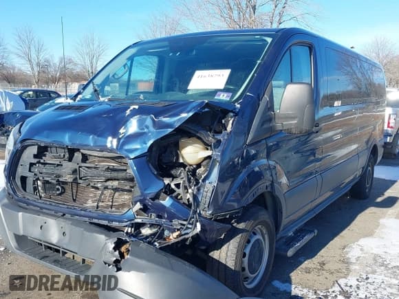 ✅ 2015 Ford Transit XL • VIN: 1FBZX2YM8FKB18966 • Lot: 41638793. Wystawiony na IAAI z przebiegiem 166 456 mil. Bezpłatny archiwum sprzedaży aukcyjnych z USA i szczegółowy raport historii pojazdu na DreamBid. Zdjęcie 2.