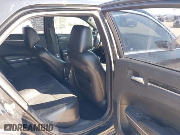 ✅ 2012 Chrysler 300 C • VIN: 2C3CCAET8CH309247 • Lot: 42460648. Listed on IAAI with 121,168 mi. Free auction sales archive from the USA and detailed vehicle history report at DreamBid. Image 8.