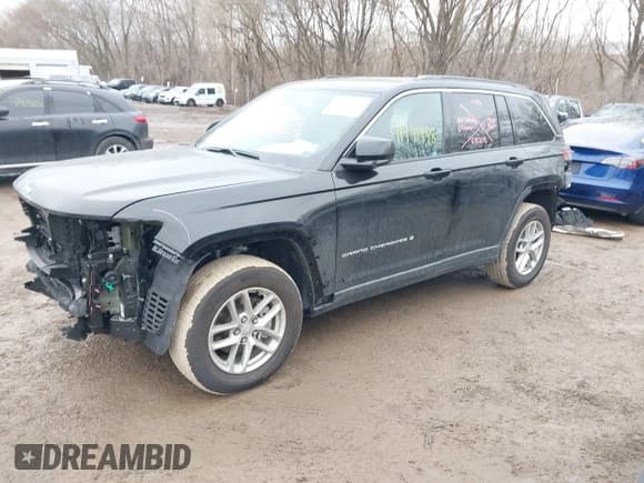 ✅ 2024 Jeep Grand Cherokee Altitude X • VIN: 1C4RJHAG0RC247481 • Lot: 41441948. Wystawiony na IAAI z przebiegiem 2 631 mil. Bezpłatny archiwum sprzedaży aukcyjnych z USA i szczegółowy raport historii pojazdu na DreamBid. Zdjęcie 17.