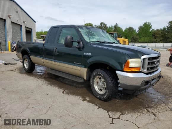 ✅ 2001 Ford F-250 XL • VIN: 1FTNX20F11ED70783 • Lot: 52310125. Wystawiony na Copart z przebiegiem 323 935 mil. Bezpłatny archiwum sprzedaży aukcyjnych z USA i szczegółowy raport historii pojazdu na DreamBid. Zdjęcie 4.