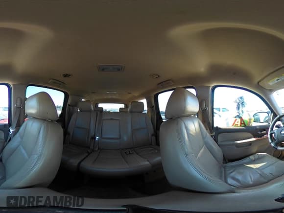 ✅ 2011 Chevrolet Suburban LT • VIN: 1GNSCJE03BR396610 • Lot: 42348029. Listed on IAAI with 249,280 mi. Free auction sales archive from the USA and detailed vehicle history report at DreamBid. Image 18.