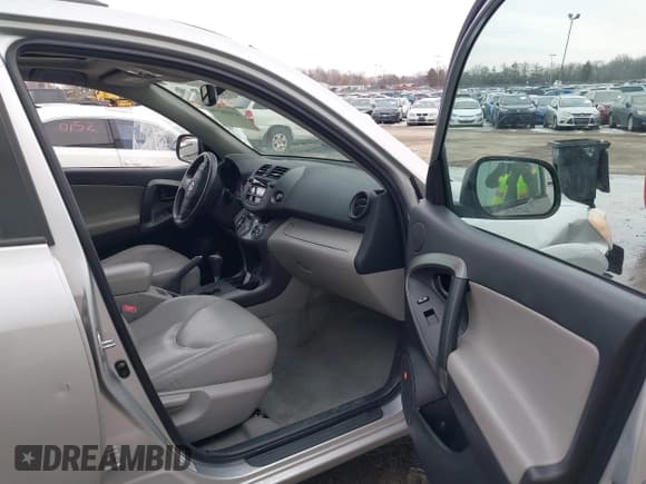 ✅ 2010 Toyota RAV4 Limited • VIN: 2T3DK4DV0AW032453 • Lot: 41646598. Listed on IAAI with 199,172 mi. Free auction sales archive from the USA and detailed vehicle history report at DreamBid. Image 5.