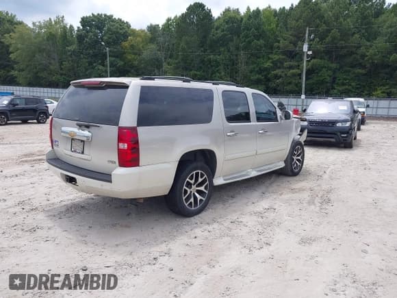 ✅ 2007 Chevrolet Suburban LTZ • VIN: 3GNFK163X7G217774 • Lot: 43051349. Listed on IAAI with 239,882 mi. Free auction sales archive from the USA and detailed vehicle history report at DreamBid. Image 4.