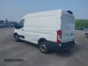 ✅ 2021 Ford Transit Cargo • VIN: 1FTYE1C83MKA79007 • Lot: 42823323. Wystawiony na IAAI z przebiegiem 124 898 mil. Bezpłatny archiwum sprzedaży aukcyjnych z USA i szczegółowy raport historii pojazdu na DreamBid. Zdjęcie 3.