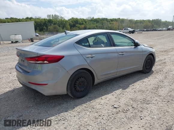 2017 Hyundai Elantra SE z VIN 5NPD74LF4HH206229, wystawiony jako IAAI lot #43291140 z przebiegiem 195 299 mil mil oraz . Historia ofert i sprzedaży dostępna na DreamBid. Obrazek 4.