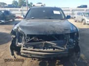 ✅ 2020 Chevrolet Suburban LT • VIN: 1GNSCHKC7LR304326 • Lot: 42840249. Wystawiony na IAAI z przebiegiem 249 916 mil. Bezpłatny archiwum sprzedaży aukcyjnych z USA i szczegółowy raport historii pojazdu na DreamBid. Zdjęcie 13.