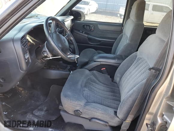 ✅ 2002 Chevrolet Blazer LS • VIN: 1GNDT13W32K176893 • Lot: 83825134. Wystawiony na Copart z przebiegiem Nie podano. Bezpłatny archiwum sprzedaży aukcyjnych z USA i szczegółowy raport historii pojazdu na DreamBid. Zdjęcie 7.