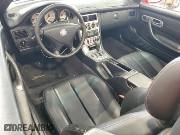 ✅ 2004 Mercedes-Benz SLK 230/320 • VIN: WDBKK49F94F299314 • Lot: 71066775. Wystawiony na Copart z przebiegiem 93 394 mil. Bezpłatny archiwum sprzedaży aukcyjnych z USA i szczegółowy raport historii pojazdu na DreamBid. Zdjęcie 8.