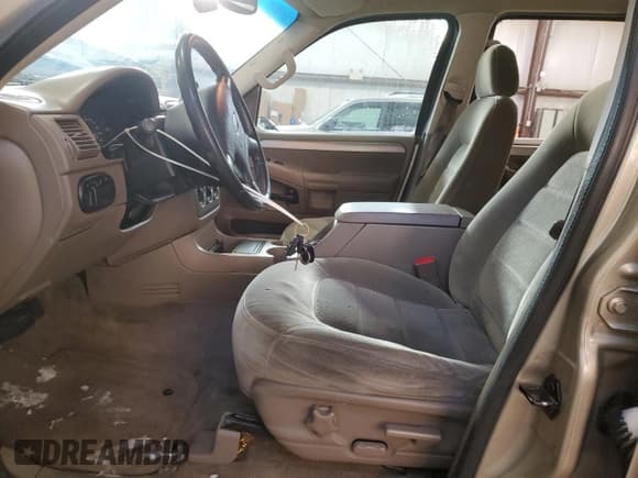 ✅ 2003 Ford Explorer XLT • VIN: 1FMZU73E53ZA75039 • Lot: 82920324. Wystawiony na Copart z przebiegiem 287 613 mil. Bezpłatny archiwum sprzedaży aukcyjnych z USA i szczegółowy raport historii pojazdu na DreamBid. Zdjęcie 7.