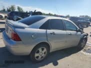 ✅ 2006 Ford Focus S • VIN: 1FAFP34N26W139281 • Lot: 53235785. Wystawiony na Copart z przebiegiem 120 860 mil. Bezpłatny archiwum sprzedaży aukcyjnych z USA i szczegółowy raport historii pojazdu na DreamBid. Zdjęcie 3.