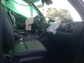 2020 Hyundai Kona Ultimate z VIN KM8K5CA5XLU567542, wystawiony jako Copart lot #64837022 z przebiegiem 9 976 mil mil oraz . Historia ofert i sprzedaży dostępna na DreamBid. Obrazek 5.