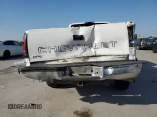 1998 Chevrolet Silverado 2500 z VIN 1GCGC29R3WE237595, wystawiony jako Copart lot #51907315 z przebiegiem 254 549 mil mil oraz Szkoda całkowita • Salvage title. Historia ofert i sprzedaży dostępna na DreamBid. Obrazek 6.