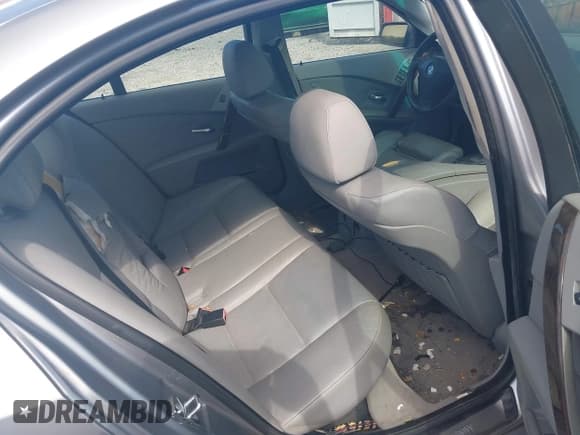 ✅ 2004 BMW 5 Series 530i • VIN: WBANA73544B062754 • Lot: 42643740. Wystawiony na IAAI z przebiegiem 314 729 mil. Bezpłatny archiwum sprzedaży aukcyjnych z USA i szczegółowy raport historii pojazdu na DreamBid. Zdjęcie 8.