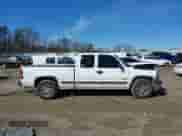 ✅ 2001 Chevrolet Silverado 1500 LT • VIN: 1GCEC19T01Z152616 • Lot: 41454877. Wystawiony na IAAI z przebiegiem 208 347 mil mil. Skorzystaj z bezpłatnego archiwum sprzedaży aukcyjnych z USA i zobacz szczegółowy raport historii pojazdu na DreamBid. Zdjęcie 13.