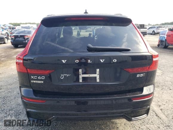 ✅ 2025 Volvo XC60 Plus • VIN: YV4M12RC6S1102324 • Lot: 66008235. Wystawiony na Copart z przebiegiem 19 332 mil. Bezpłatny archiwum sprzedaży aukcyjnych z USA i szczegółowy raport historii pojazdu na DreamBid. Zdjęcie 6.