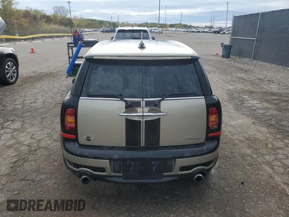 ✅ 2009 MINI Clubman S • VIN: WMWMM33599TP91068 • Lot: 86631455. Listed on Copart with 144,653 mi. Free auction sales archive from the USA and detailed vehicle history report at DreamBid. Image 6.