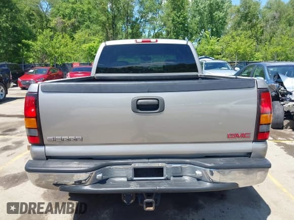 ✅ 2001 GMC Sierra 1500 SLE • VIN: 2GTEK19T611308931 • Лот: 42192722. Опубликован ранее на IAAI с пробегом 271 777 миль. Бесплатный доступ к архиву аукционных продаж из США и подробный отчёт об истории автомобиля на DreamBid. Изображение 17.