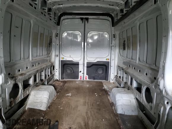 ✅ 2016 Ford Transit • VIN: 1FTRS4XG5GKB47053 • Лот: 52082525. Опубликован ранее на Copart с пробегом 145 858 миль. Бесплатный доступ к архиву аукционных продаж из США и подробный отчёт об истории автомобиля на DreamBid. Изображение 10.