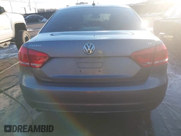 ✅ 2015 Volkswagen Passat S • VIN: 1VWAT7A30FC018547 • Lot: 41304925. Listed on IAAI with 76,384 mi. Free auction sales archive from the USA and detailed vehicle history report at DreamBid. Image 16.