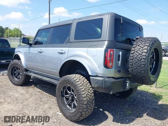 ✅ 2024 Ford Bronco Outer Banks • VIN: 1FMDE8BH5RLB49306 • Lot: 43096340. Wystawiony na IAAI z przebiegiem 2 301 mil. Bezpłatny archiwum sprzedaży aukcyjnych z USA i szczegółowy raport historii pojazdu na DreamBid. Zdjęcie 3.