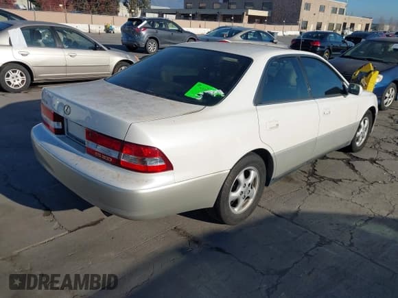✅ 2000 Lexus ES 300 • VIN: JT8BF28G5Y0248095 • Lot: 43899030. Listed on IAAI with 132,712 mi. Free auction sales archive from the USA and detailed vehicle history report at DreamBid. Image 4.