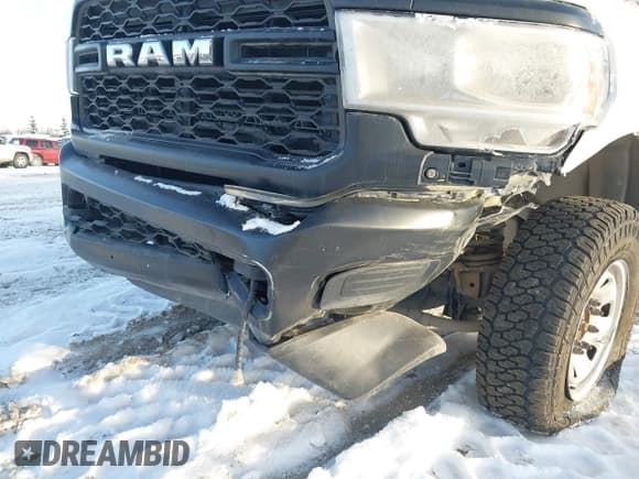 ✅ 2019 Ram 2500 Tradesman • VIN: 3C6UR5HJ1KG651631 • Lot: 43518223. Wystawiony na IAAI z przebiegiem 47 269 mil. Bezpłatny archiwum sprzedaży aukcyjnych z USA i szczegółowy raport historii pojazdu na DreamBid. Zdjęcie 6.